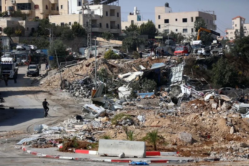 למעלה מ-3,000 עקורים כשהמצור הישראלי על חברון נכנס ליום הרביעי המצור על חברון תואר כפשע של 'ענישה קולקטיבית…