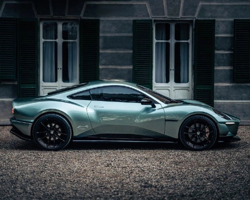 Британская компания по производству спортивных автомобилей Caterham, за свои 50 лет существования ещ 2