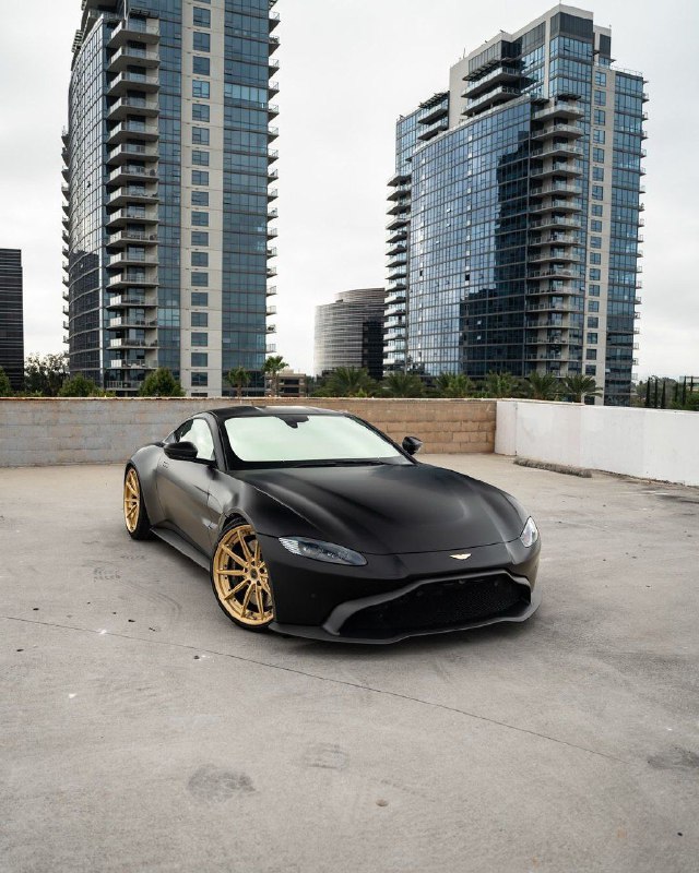 Aston Martin Vantage 6