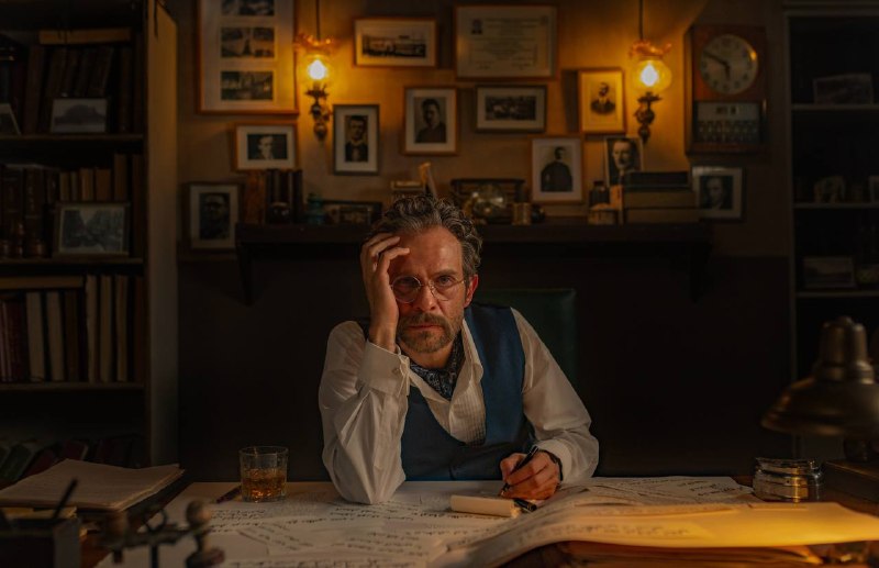 Cinematicket - سینماتیکت: 🎬 بابک حمیدیان اولین بازیگر «تایپیست» شدفیلمبرداری «تایپیست» به کارگردانی هادی نوری و تهیه‌کنندگی مشترک بهرام رادان و سع