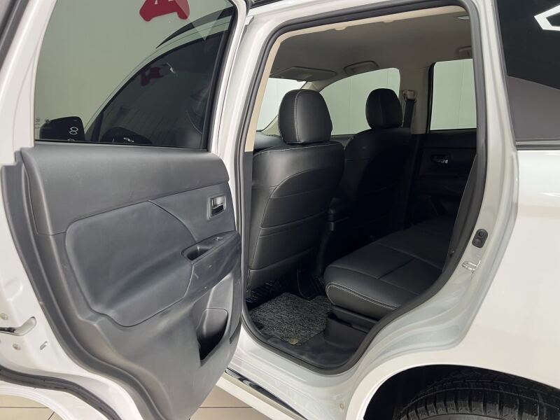 Mitsubishi Outlander 2021 фото 6