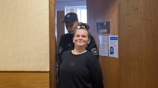 Суд оставил в СИЗО активистку, депортированную из Турции, еще на полгода. Ее обвиняют в «дискредитации» армии из-за изрисованных стендов Z-выставкиКуйбышевский суд Петербурга продлил арест бывшей студентке колледжа полиции Ариадне Литвиновой на полгода по 