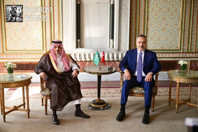 ️🇹🇷🇸🇦 שר החוץ הטורקי, האקן פידאן, נפגש עם שר החוץ של ערב הסעודית, פייסל בן פרחאן אל סעוד, באיסטנבול לפנ…