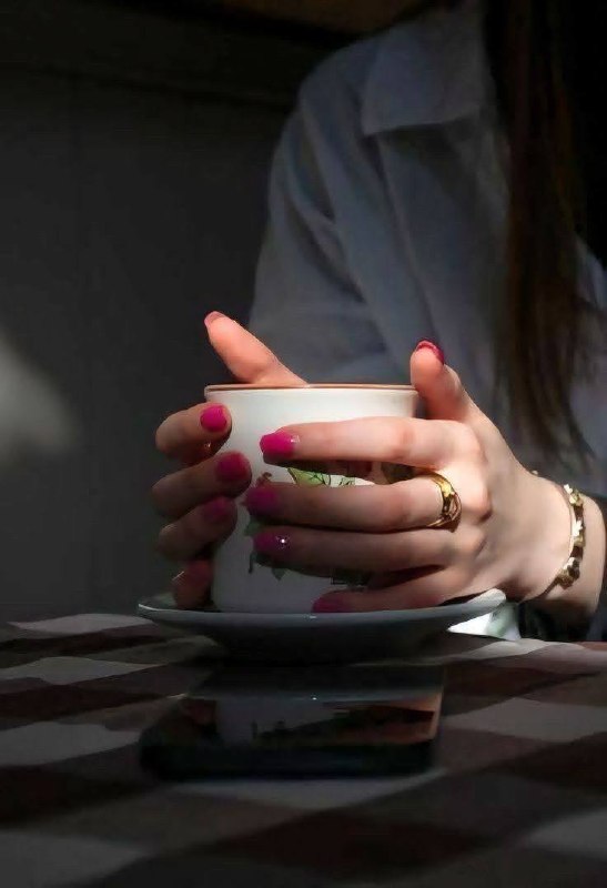 کافه آرامش ☕️: سكوت من هيچ وقت از رضايت نبود،من اگه راضی بودم بلند می‌خنديدم .@baraye_dele_khodam