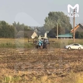 По полям, по полям синий трактор едет в хлам.Обычный вторник в Нефтекамске: пьяный тракторист нарушил ПДД и попытался скрыться на "Беларусе" — уехал в поле, но таки был задержан.300❗ Не грузятся фото и видео? Читайте нас в MAX