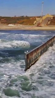 US-Mexico border wall ends in the ocean, some people wonder if you can just swim around it? 👀 Did you know? 🎓