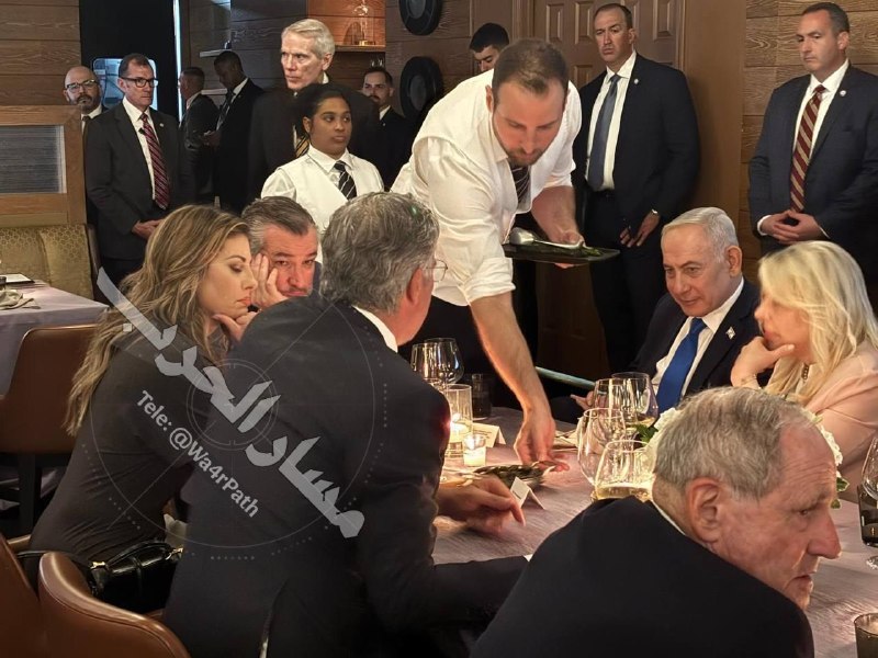 - 🇮🇱/🇱🇧 הבנקאי הלבנוני אנטואן סהנאוי באותו שולחן עם נתניהו ושרה