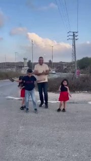 حنظلة عيسى يعود إلى منزله في بيت أكسا بعد 10 أيام