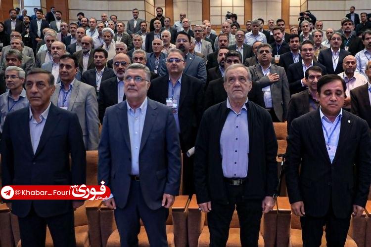 آقای خبر: تجلیل رئیس جمهور از ۱۲ نام‌آور پزشکی ایران در آستانه روز پزشک🔹دکتر پزشکیان در آستانه روز پزشک، با اهدای لوح‌های جداگانه 