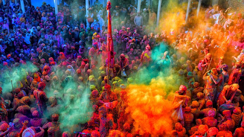 Painting the townCelebrating Holi in Mathura, Uttar Pradesh, India (© Avishek Das/SOPA Images/LightRocket via Getty Images)
