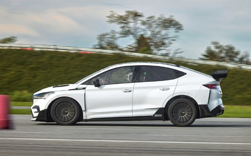 Skoda представила экстремальную версию кроссовера Enyaq — RS Race 6