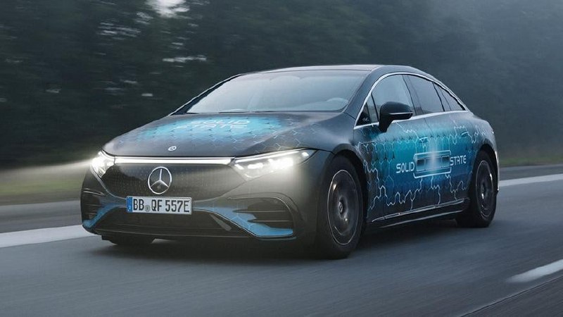 Mercedes-Benz EQS с твердотельной батареей проехал...