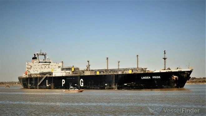 Iranjib | ایران جیب: 🛳 نفتکش چینی تحت تحریم آمریکا از تنگه هرمز عبور کرد دادههای رهیابی ماهوارهای از عبور یک نفتکش چینی حامل گاز مایع (LPG)