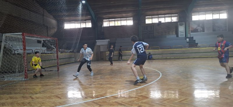 مجتمع اندیشمندفردا: 🏟️ *گزارش برنامه ورزشی امروز*اولیای گرامی، سلام و عرض ادبدانشآموزان عزیز طبق برنامه، با سلامت و روحیهای شاد در سالن *#