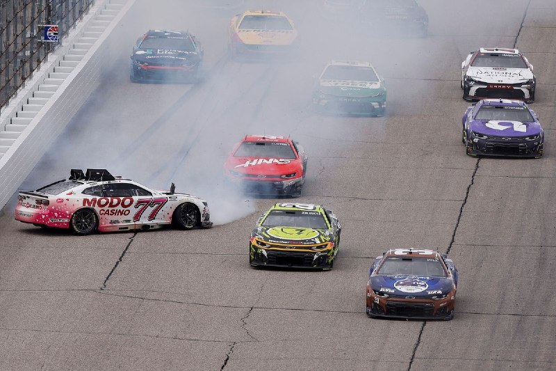 Викенд в Нью-Гэмпшире для NASCAR начался нервно не из‑за моторов, а из‑за услови