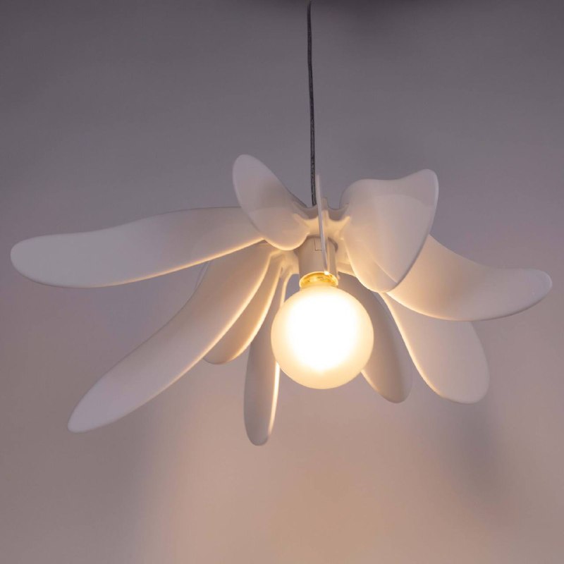 Подвесной светильник Vario Lamp сделан из белого органического стекла Plexiglas и прекрасно подойдет для минималистичных интерьеров. Каждый лепесто... - изображение 4 - светильник, vario, подвесной
