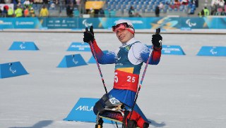 Третье! Третье! Третье золото для России на Паралимпиаде добыл Иван Голубков. Который выиграл гонку на 10 км.У Вани врождённая патология нижних конечностей. С 5 лет он проживал в психоневрологическом интернате, позже занялся спортом, а сегодня стал настоящ