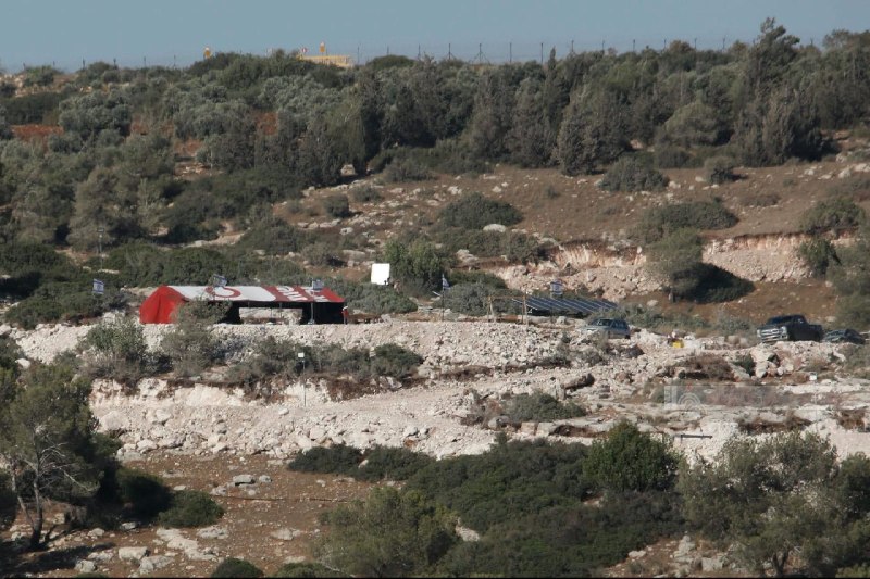 מתנחלים מקימים מאחז התנחלויות חדש על אדמות פלסטיניות בכפר אל-מוג'יר, מזרחית לג'נין.
