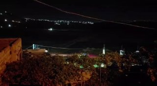 תיעוד מפשיטת כוחות צה"ל בכפר אל-מוע'ייר, צפון מזרחית לרמאללה.