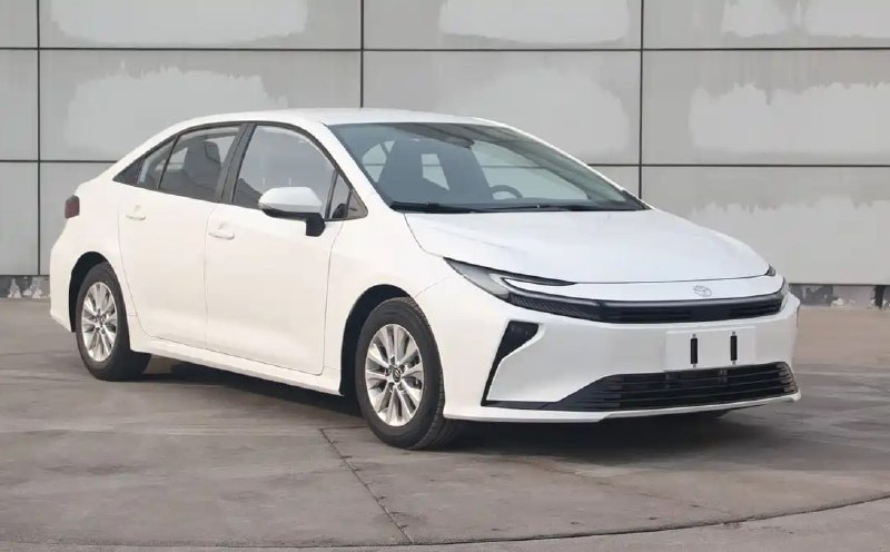 Опубликованы первые фото обновленной Toyota Coroll...