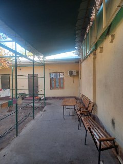 Srochna uy sotiladi 4.70 sotik yoli yuzi shaharda