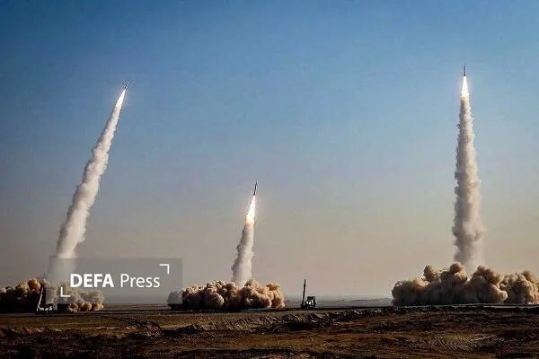خبرگزاری دفاع مقدس: 💢تداوم روند تولید موشک و پهپاد در ایران 🔸برخی دولتمردان رژیم تروریستی آمریکا طوری از کاهش قدرت نظامی ایران سخن می‌گویند 