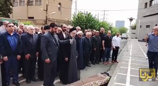 סעיד מוחמד חתאמי מתפלל על גופתו של אבולקאסם קאסימזדה