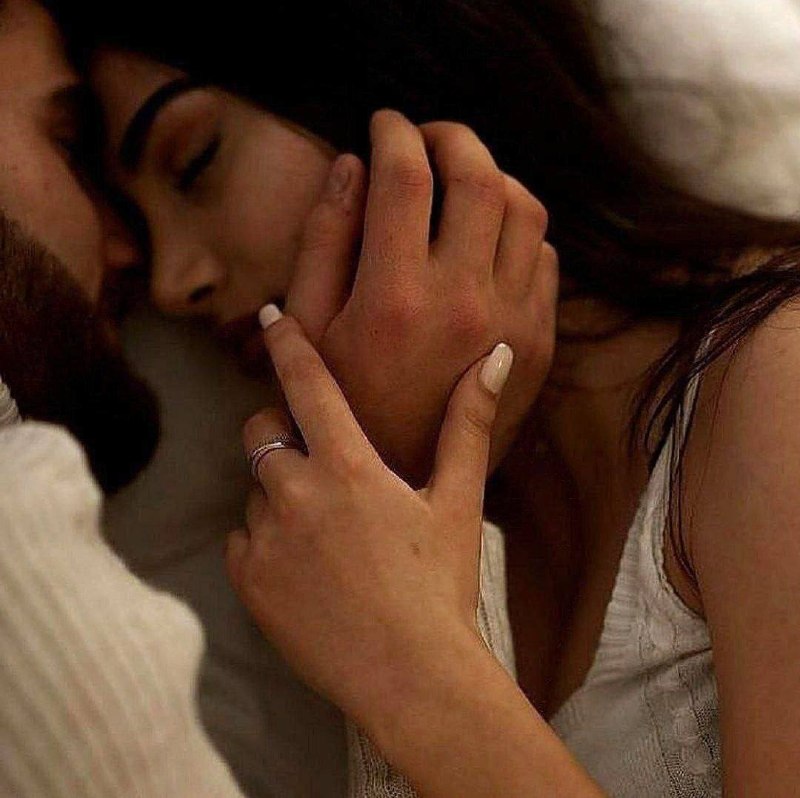 💕عشق زیبا💕: بخواب ای محرم رازم، شبت خوشتو ای زیبا گل نازم، شبت خوشبخواب ای نام جانبخش تو جاریبه لبهای غزل سازم، شبت خوش#مهدی_امیری#ش