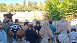 צפו במתיישבים ממשיכים לקיים טקסים תלמודיים בחצרות אל-אקצא מהבוקר.