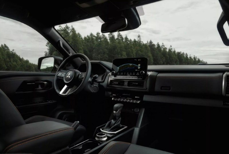 Mitsubishi L200 получил внедорожную версию Savana 6