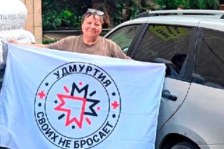 В Удмуртии пенсионерок, плетущих маскировочные сети на нужды «СВО», выселили из цеха. Решение объяснили тем, что в регионе «войны нет»Об этом рассказал корреспондент «Комсомольской правды» Дмитрий Стешин. По его словам, пенсионерки плели маскировочные сети