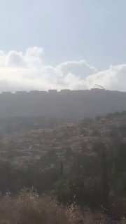 مستوطنون يجلبون كرفانات إضافية إلى بؤرة شرق إذنا بالخليل