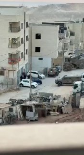 الاحتلال يعتقل شباناً خلال اقتحام مخيم قلنديا