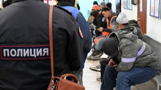 Госдума одобрила выдворение иностранцев за «дискредитацию» армии, участие в митингах и «нежелательных» организацияхГосдума сразу во втором и третьем чтениях приняла поправки, которые расширяют перечень административных правонарушений, которые могут стать о