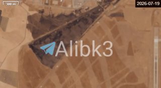 תצוגות לוויין של השריפות הנרחבות שפרצו ליד נמל התעופה הבינלאומי ארביל בצפון עיראק כתוצאה מהתקיפות שכיוונו א…