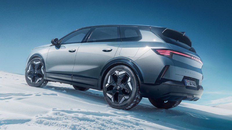 Opel Grandland впервые получил полный привод и 325 л.с. 2