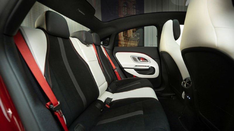 Mercedes-Benz начал продажи гибридного CLA 6