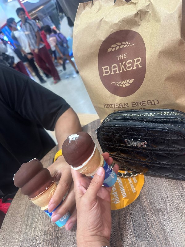 شکوفه یوسفی: بیا با چیزای کوچیک شادی کنیم😍😀