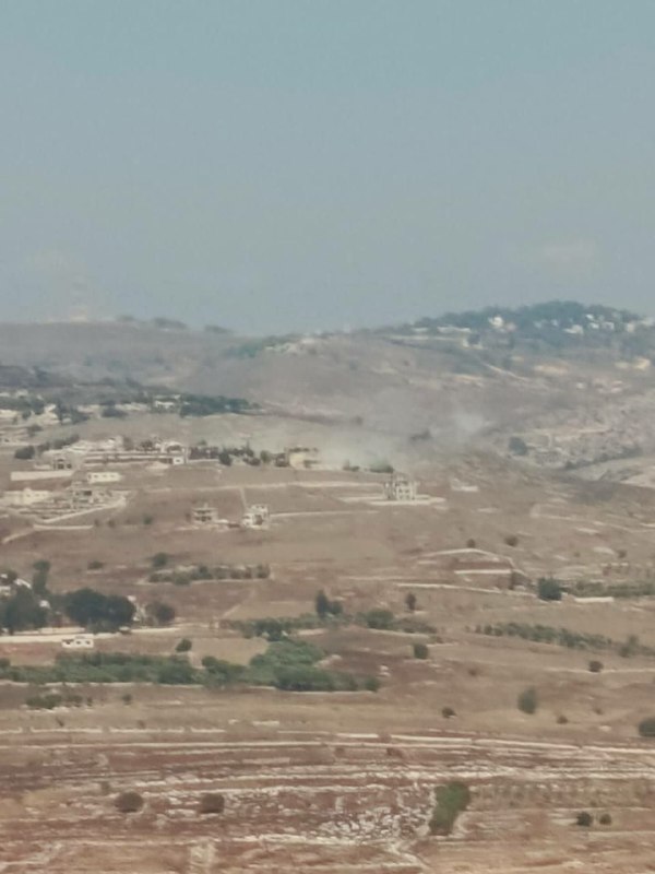 דחוף: הפצצת ארטילריה של הכיבוש בפאתי העיירה הולה, דרומית ללבנון.