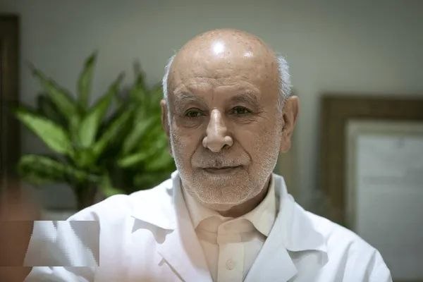 اخبار نصر: 📌 پروفسور اکبری: بنده جزو یک درصد دانشمندان پر استناد جهان هستم ▫️مطالب علمیام قابل استناد در جهان است. البته جزو ۲ درص