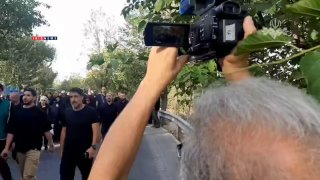 🎦 הקהל נע לעבר המסגד של טהראן
