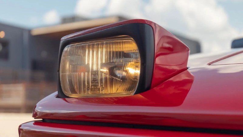 Сегодня мы хотим поговорить о настоящей легенде - BMW M1 🏎! Этот среднемоторный