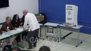 לולה דלס סילבה הטילה את הצבעתו בבחירות לנשיאות במדינת סאו פאולו, דיווחה CNN ברזיל. וידאו: ÚltimaHoraCaracol…