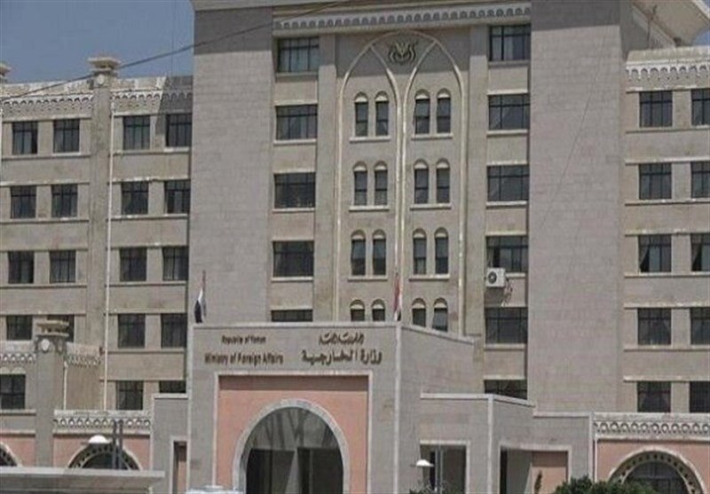 جهان تسنیم: وزارت خارجه یمن: آمریکا بعد از شکست گزینه نظامی علیه ایران به تحریم روی آورد 🔹عبدالواحد ابوراس، معاون وزیر امور خارجه یم