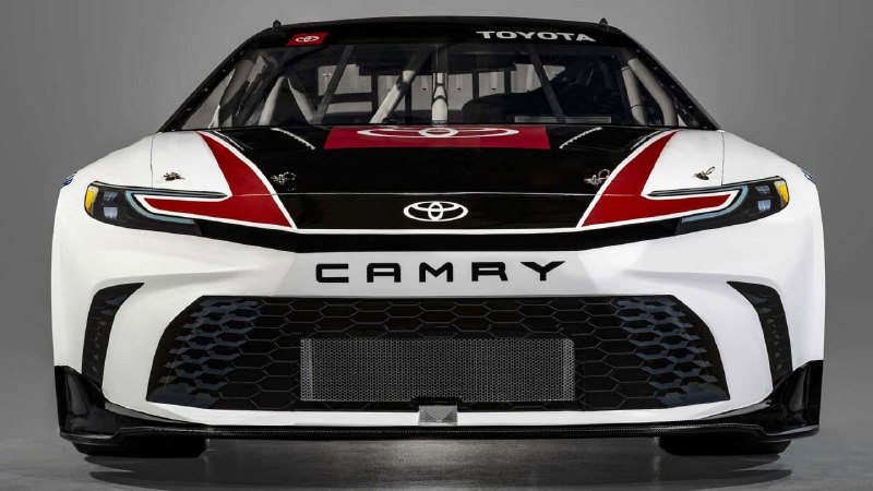 Новая 700-сильная Toyota Camry XSE Next Gen с мотором V8 4