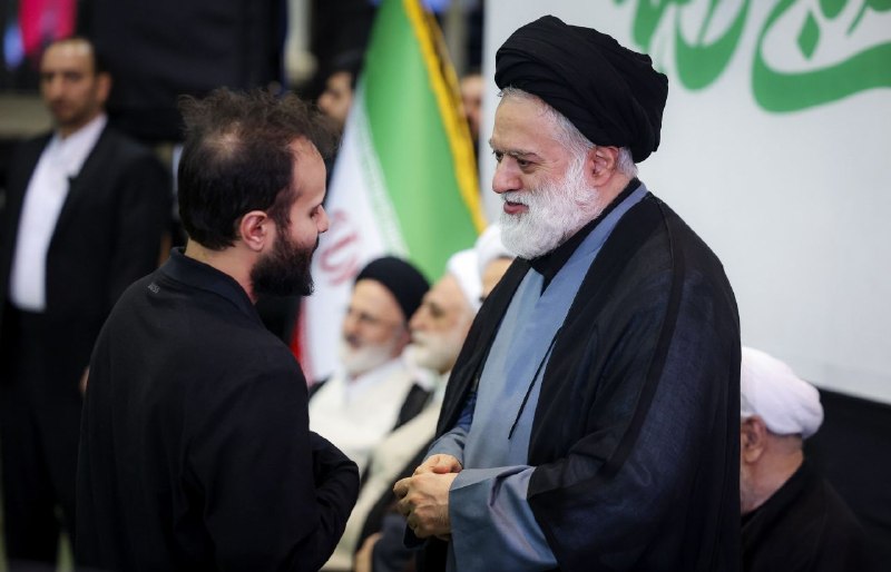 Qasem Soleimani | قاسم_سلیمانی#: ❁﷽❁عرض تسلیت فرزند شهید حاجقاسم سلیمانی به فرزند ارشد #امام_شهید انقلاب در مراسم بزرگداشت چهلم تشییع و تدفین آقای شهید