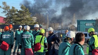⚡️ Число погибших при пожаре после взрыва на «Нижнекамскнефтехиме» возросло до 11 Найдены тела еще четырех жертв пожара на предприятии «Нижнекамскнефтехим», общее количество жертв трагедии выросло до 11 человек, сообщил «Сибур». Поиски еще одного пропавшег