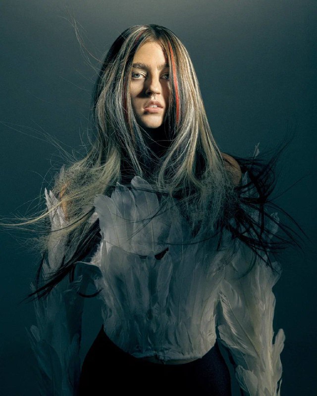 В ноябре 2023 года я всерьез задумалась об онлайн—курсе для мастеров по волосам + для тех, кто хочет начать заниматься волосами. Не могу поверить, что к концу 2024 я не только создала обручение, но еще и провела его два раза. В общем 5 месяцев, 50 учеников и 3 съемки  🙌🏻Делюсь с вами свежими кадрами от фотографа Дарьи Косиновой / портфолио :В ноябре 2023 года я всерьез задумалась об онлайн—курсе для мастеров по волосам + для тех, кто хочет начать заниматься волосами. Не могу поверить, что к концу 2024 я не только создала обручение, но еще и провела его два раза. В общем 5 месяцев, 50 учеников и 3 съемки  🙌🏻Делюсь с вами свежими кадрами от фотографа Дарьи Косиновой / портфолио :