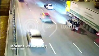 Страшное ДТП на МКАДе: водитель на большой скорости протаранил людей, у которых 
