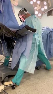 Surgeons devise their own methods to soothe their aching feet during long operations.Science and facts💡